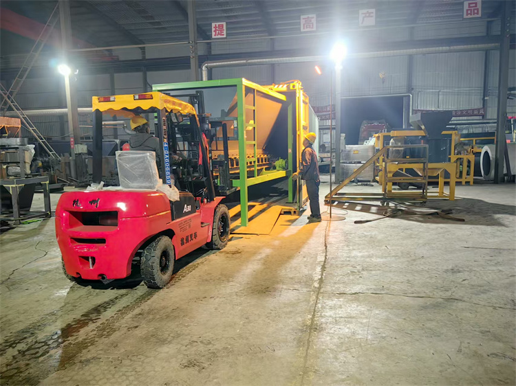 年產(chǎn)2萬噸造粒生產(chǎn)線發(fā)貨現(xiàn)場