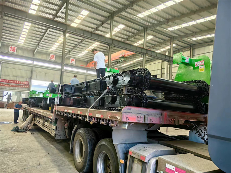 年產(chǎn)5萬雞糞有機肥生產(chǎn)線發(fā)貨現(xiàn)場