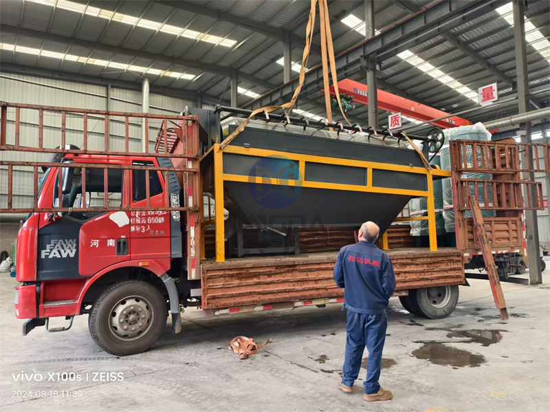 有機肥篩分設備滾筒篩分機發(fā)貨現(xiàn)場