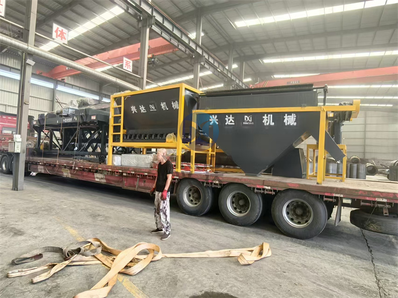 生物粉劑有機(jī)肥生產(chǎn)線設(shè)備發(fā)貨現(xiàn)場(chǎng)