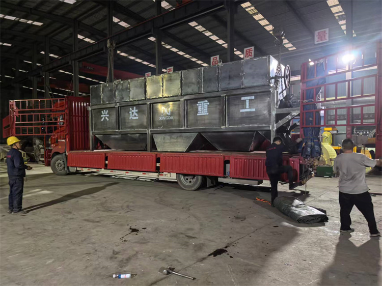 年產(chǎn)10萬噸有機(jī)肥顆粒生產(chǎn)線發(fā)貨現(xiàn)場