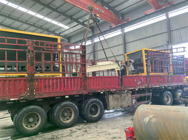 年產(chǎn)3萬噸造粒生產(chǎn)線發(fā)貨現(xiàn)場