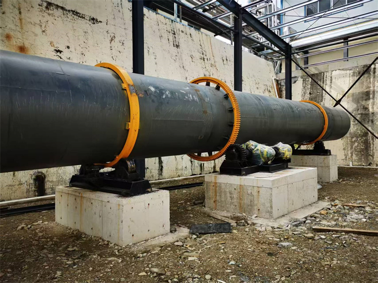 年產(chǎn)10萬雞糞有機肥生產(chǎn)線安裝現(xiàn)場