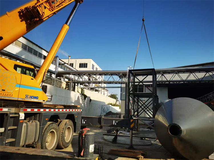 年產(chǎn)2萬噸有機肥顆粒生產(chǎn)線安裝現(xiàn)場