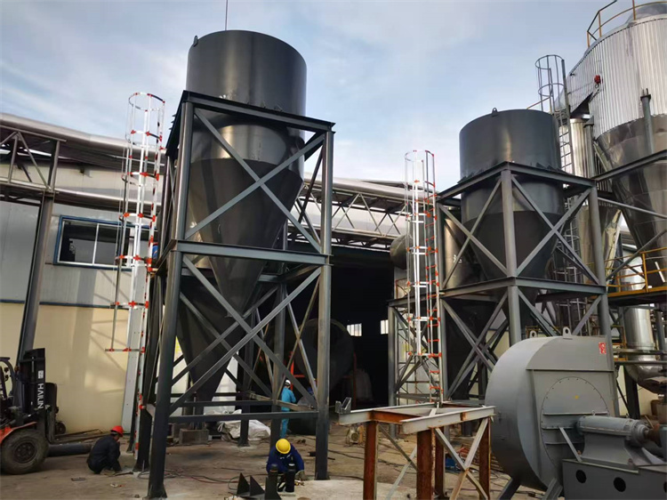 年產(chǎn)3萬噸有機肥粉狀生產(chǎn)線安裝現(xiàn)場