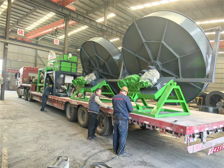 年產(chǎn)5萬噸有機(jī)肥粉狀生產(chǎn)線發(fā)貨現(xiàn)場