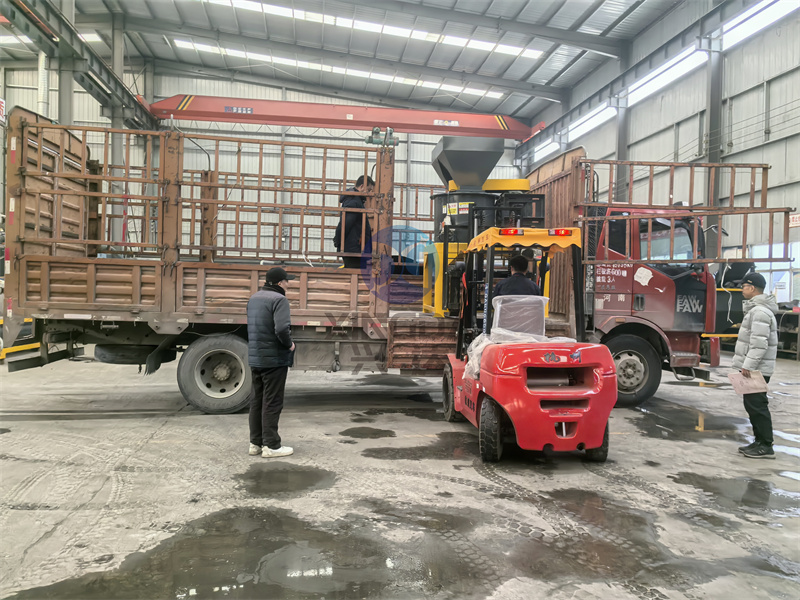 有機肥粉碎設備立式粉碎機發(fā)貨現(xiàn)場