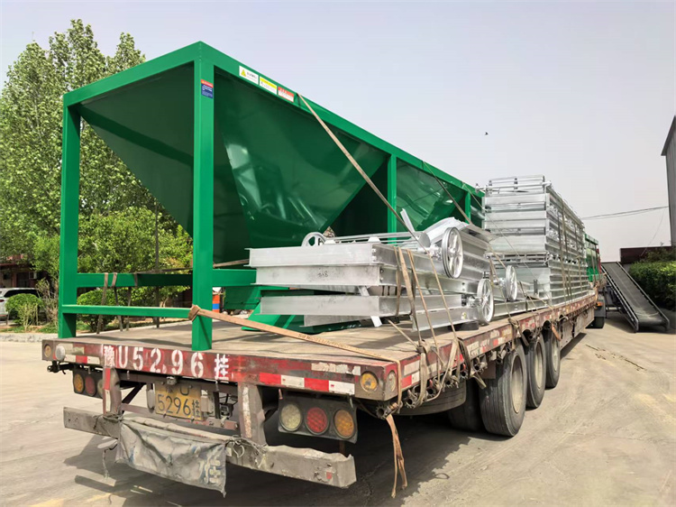 年產(chǎn)3萬(wàn)羊糞有機(jī)肥生產(chǎn)線(xiàn)發(fā)貨現(xiàn)場(chǎng)