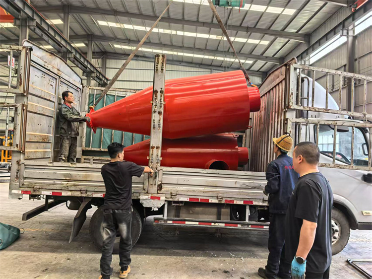 年產(chǎn)5萬噸有機肥顆粒生產(chǎn)線發(fā)貨現(xiàn)場