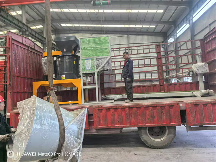 年產(chǎn)3萬噸有機(jī)肥顆粒生產(chǎn)線發(fā)貨現(xiàn)場