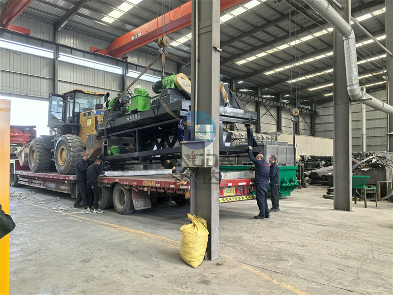 4米槽式翻拋機發(fā)貨現(xiàn)場