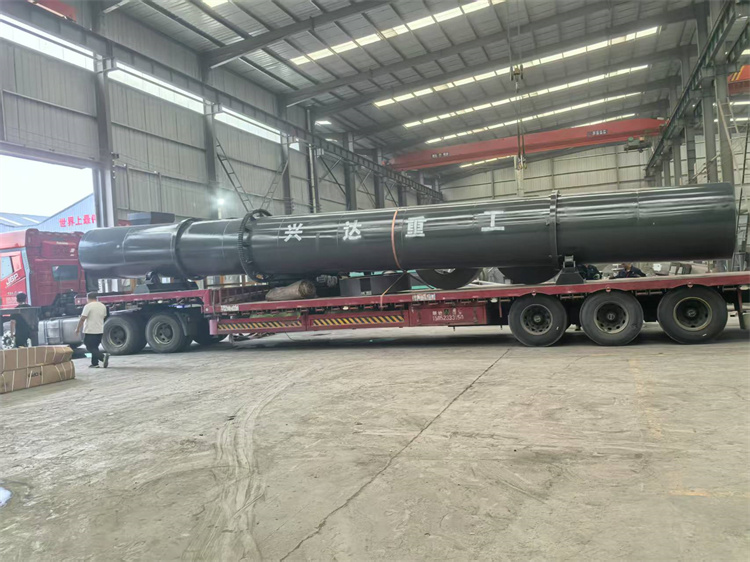 年產(chǎn)10萬(wàn)雞糞有機(jī)肥生產(chǎn)線發(fā)貨現(xiàn)場(chǎng)