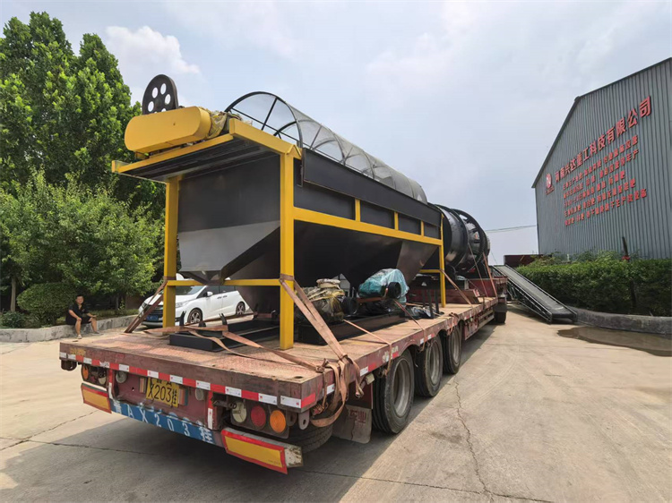 年產(chǎn)10萬雞糞有機(jī)肥生產(chǎn)線發(fā)貨現(xiàn)場