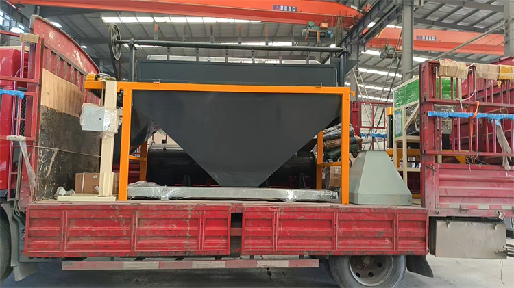 年產(chǎn)2萬(wàn)雞糞有機(jī)肥生產(chǎn)線發(fā)貨現(xiàn)場(chǎng)