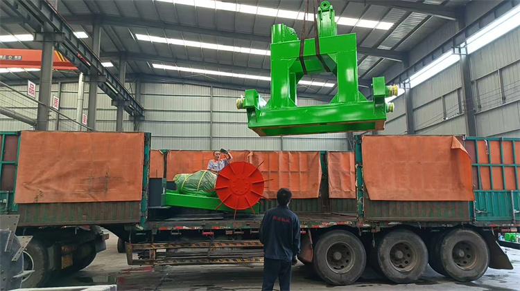 年產(chǎn)2萬噸有機(jī)肥顆粒生產(chǎn)線發(fā)貨現(xiàn)場(chǎng)