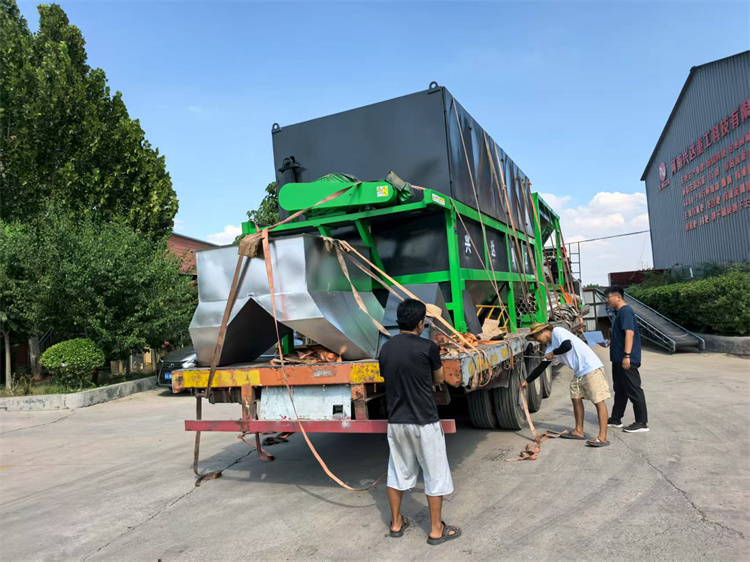 年產(chǎn)10萬鴨糞有機(jī)肥生產(chǎn)線發(fā)貨現(xiàn)場