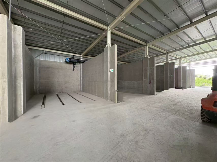 年產(chǎn)10萬鴨糞有機(jī)肥生產(chǎn)線安裝現(xiàn)場(chǎng)