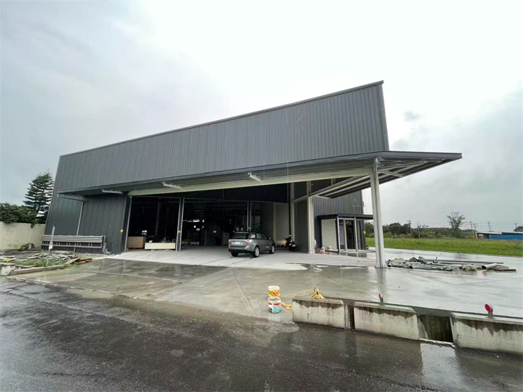 年產(chǎn)5萬羊糞有機(jī)肥生產(chǎn)線安裝現(xiàn)場(chǎng)